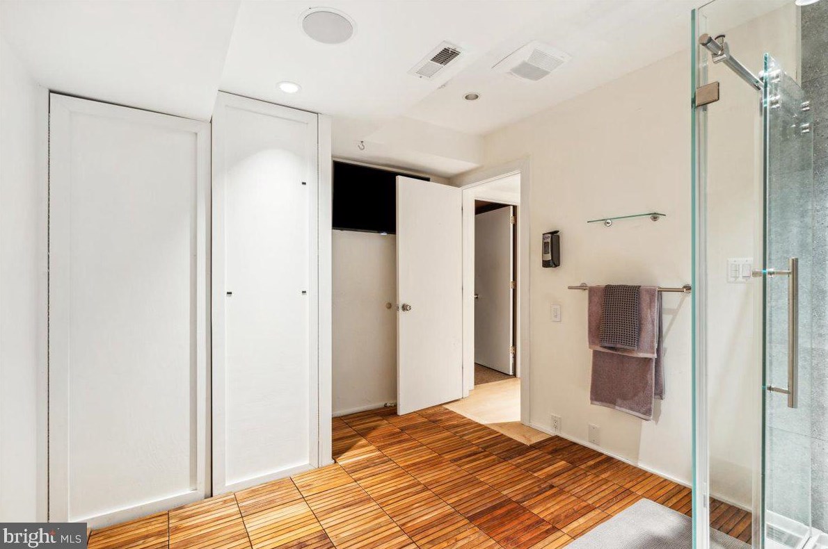 9803 Mcmillan Ave, Silver Spring MD exterior