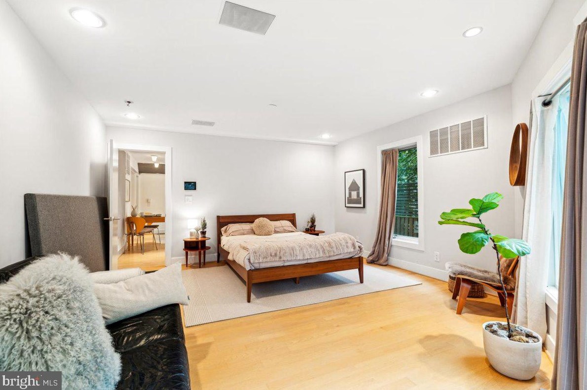 9803 Mcmillan Ave, Silver Spring MD exterior