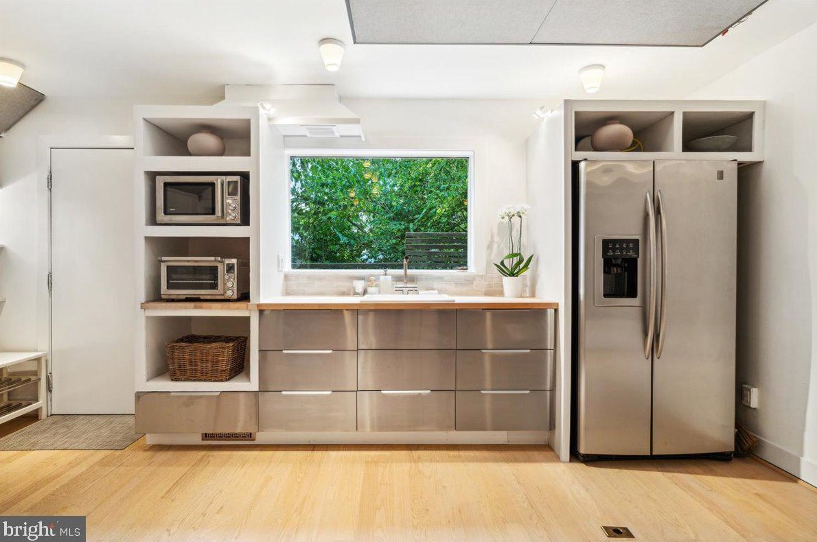 9803 Mcmillan Ave, Silver Spring MD exterior