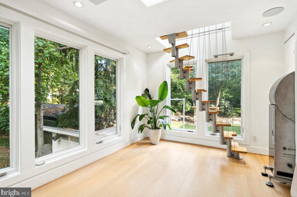 9803 Mcmillan Ave, Silver Spring MD exterior