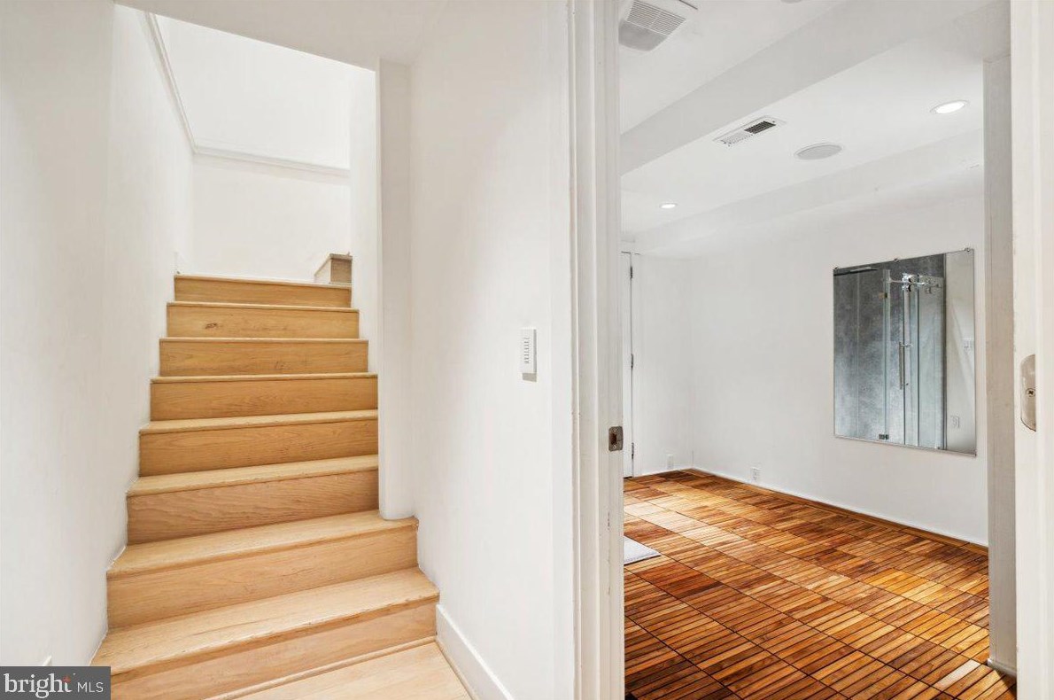 9803 Mcmillan Ave, Silver Spring MD exterior