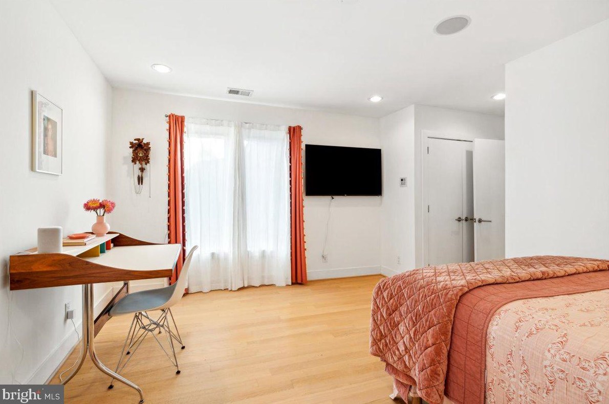 9803 Mcmillan Ave, Silver Spring MD exterior