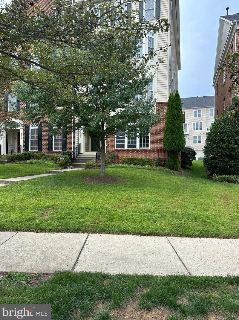 921 Hidden Marsh St #921, Gaithersburg, MD 20877