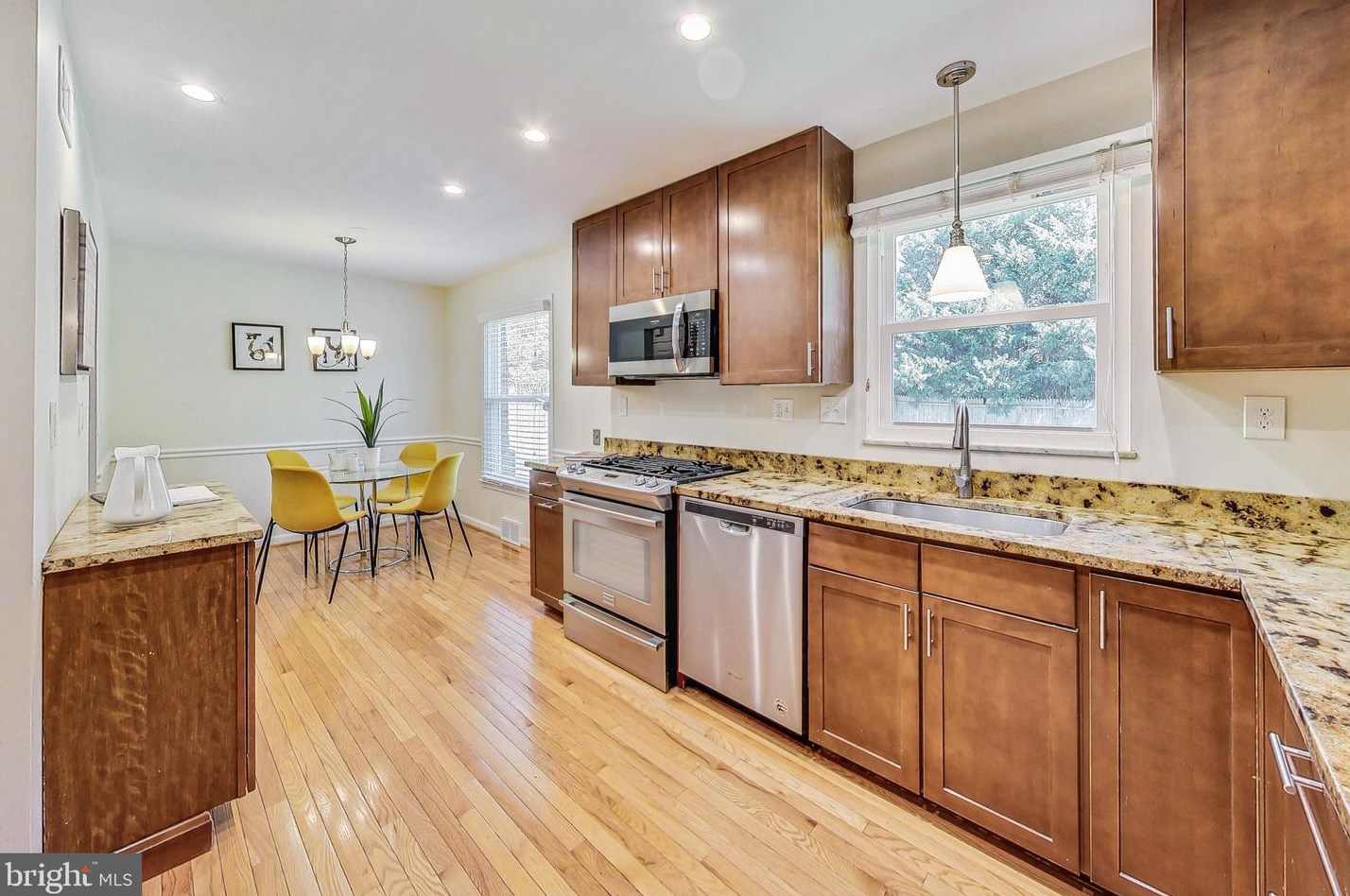 11017 Gainsborough Rd, Rockville MD 20854-3356 exterior