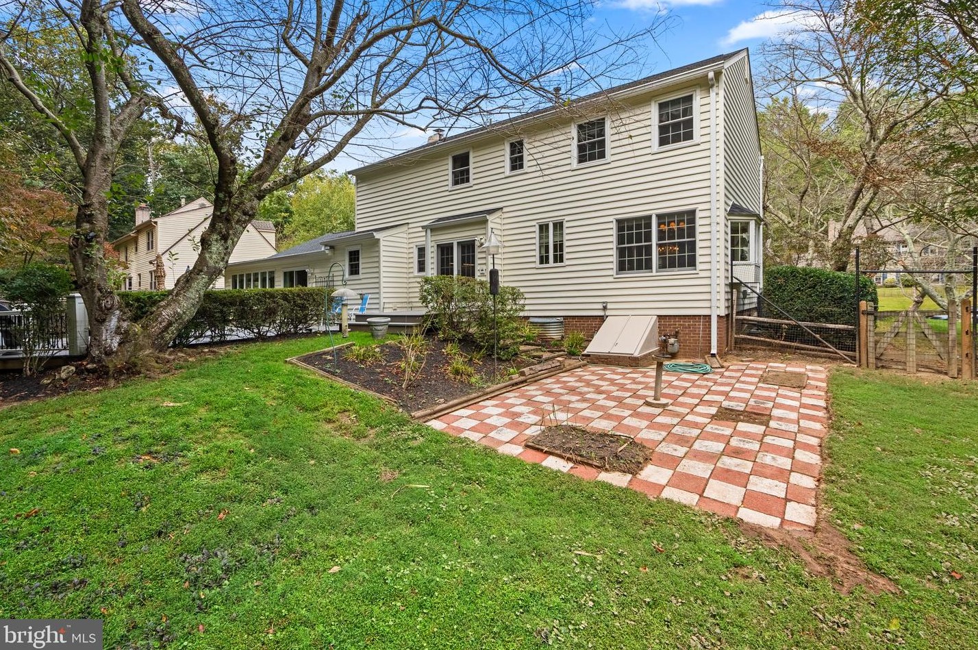 4822 Cherry Valley Dr, Rockville MD 20853-1112 exterior