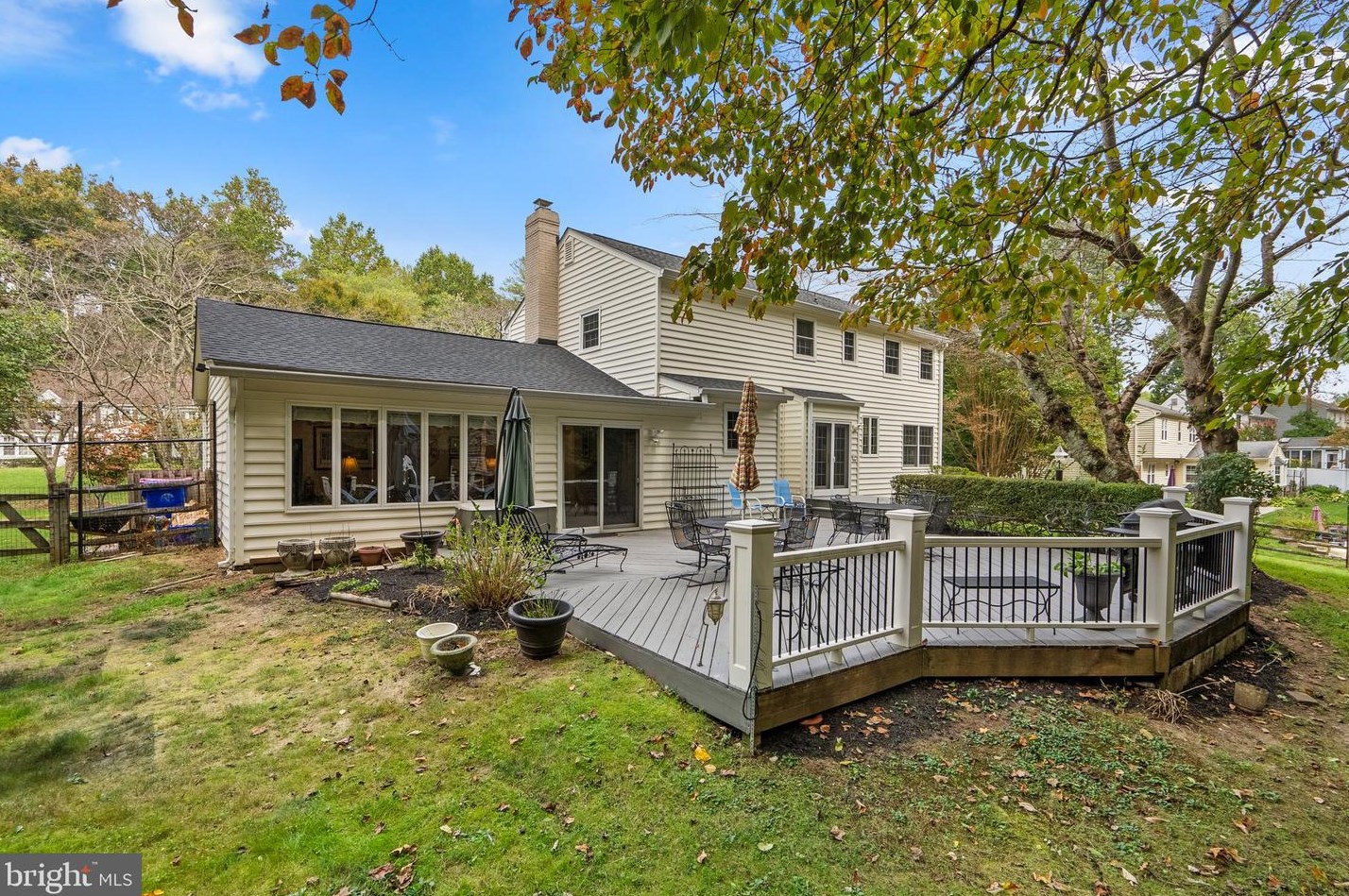 4822 Cherry Valley Dr, Rockville MD 20853-1112 exterior