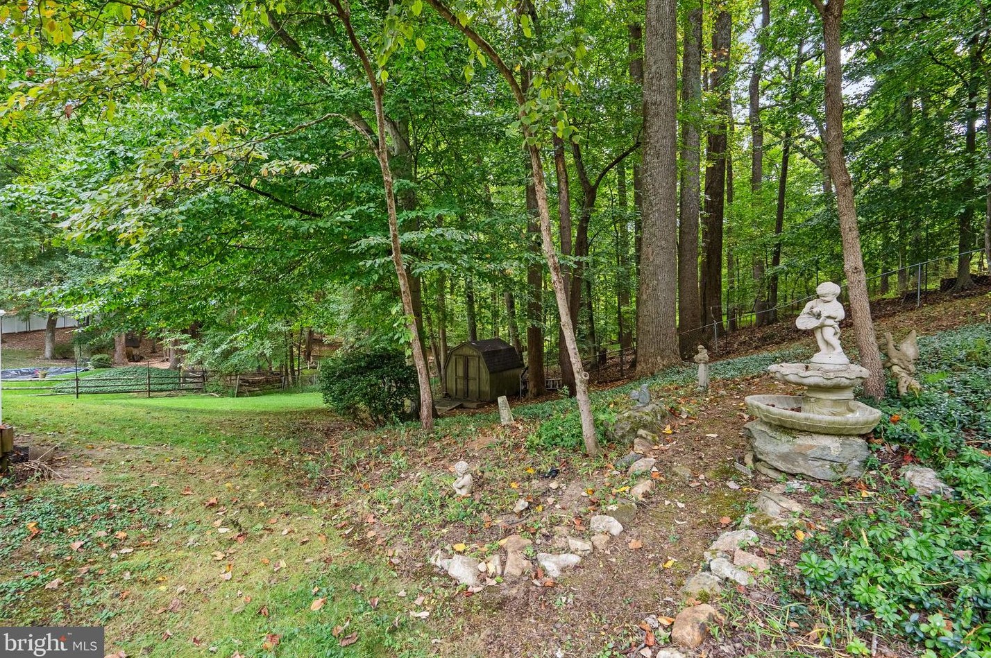 4822 Cherry Valley Dr, Rockville MD 20853-1112 exterior