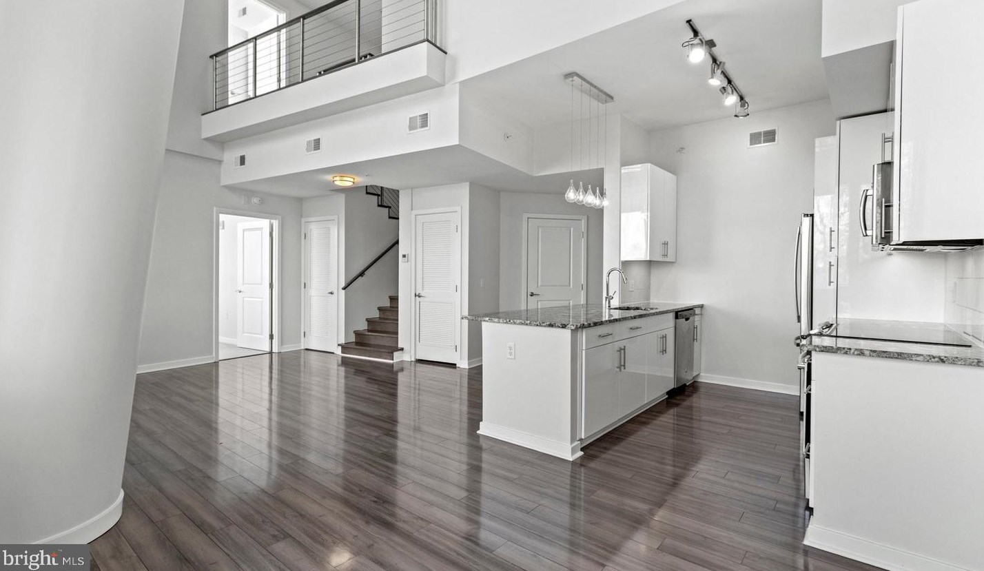 8300 Wisconsin Ave, Bethesda MD  20814-3104 exterior