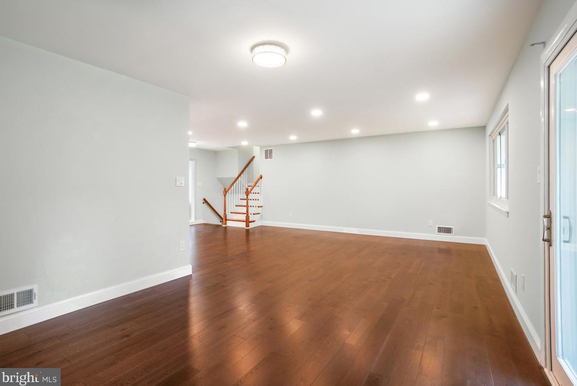 807 Lowander Ln, Silver Spring MD 20901-2834 exterior