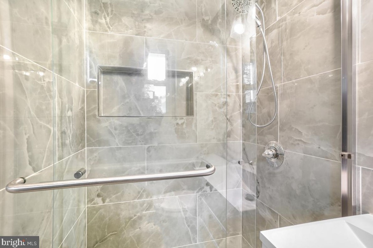 807 Lowander Ln, Silver Spring MD 20901-2834 exterior