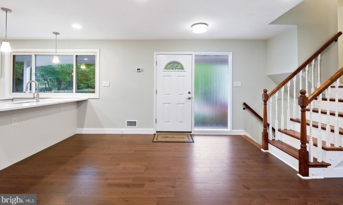 807 Lowander Ln, Silver Spring MD 20901-2834 exterior