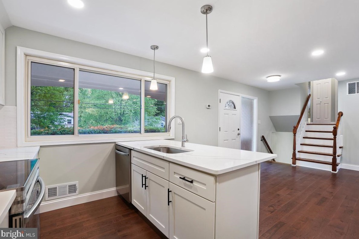 807 Lowander Ln, Silver Spring MD 20901-2834 exterior