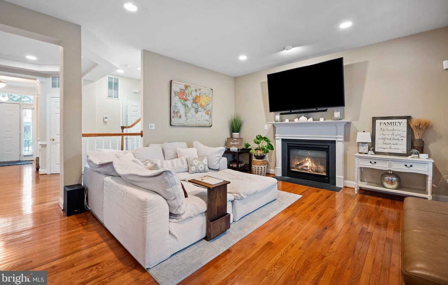 943 Featherstone St, Gaithersburg, MD 20878