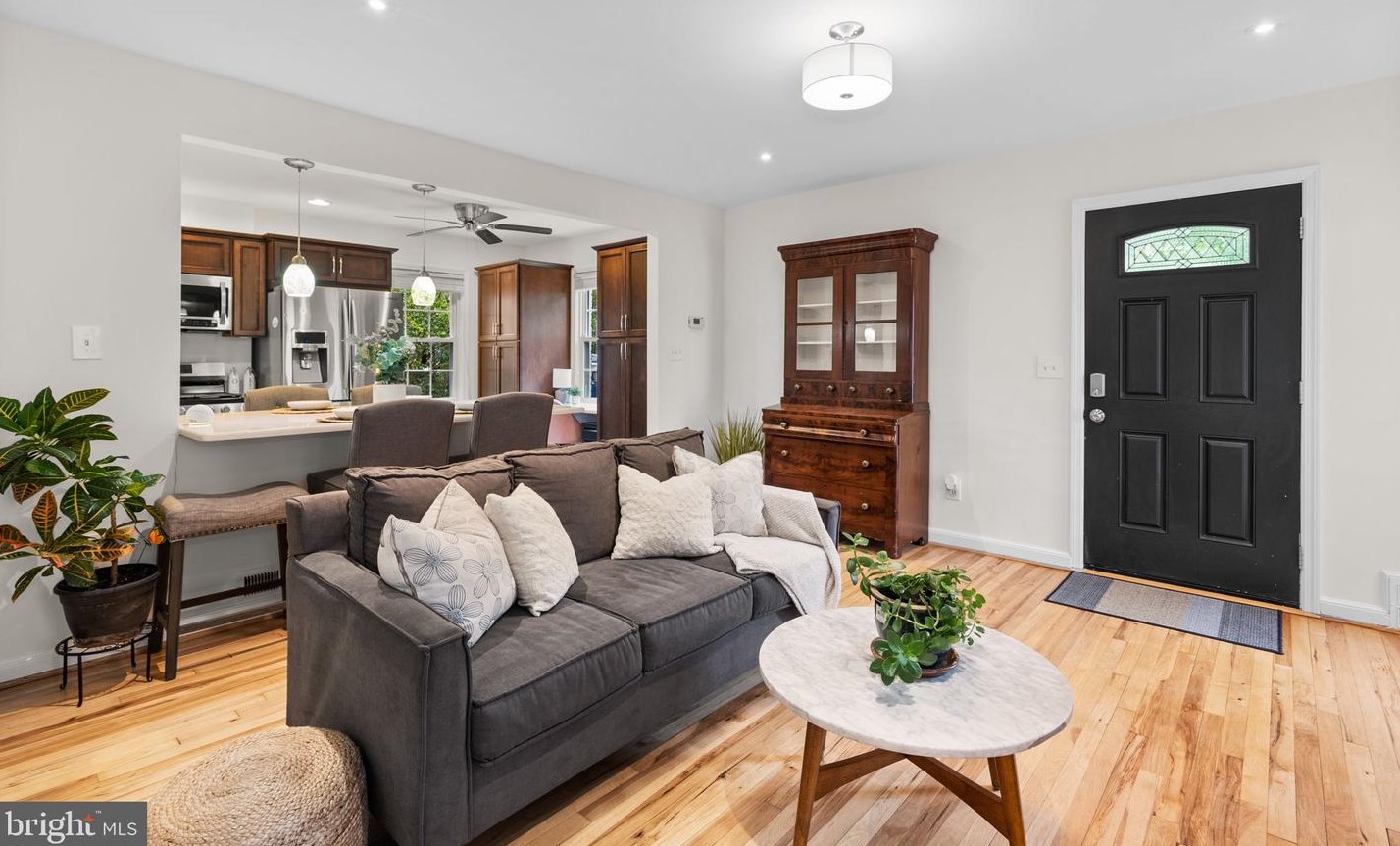 9906 Woodburn Rd, Silver Spring MD 20901-2729 exterior