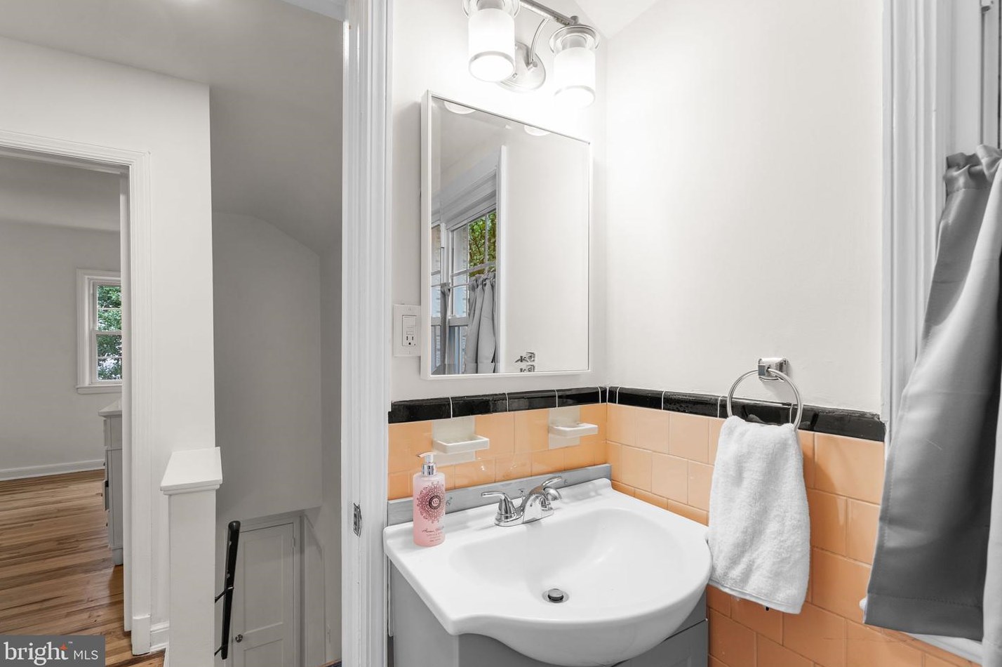 9906 Woodburn Rd, Silver Spring MD 20901-2729 exterior