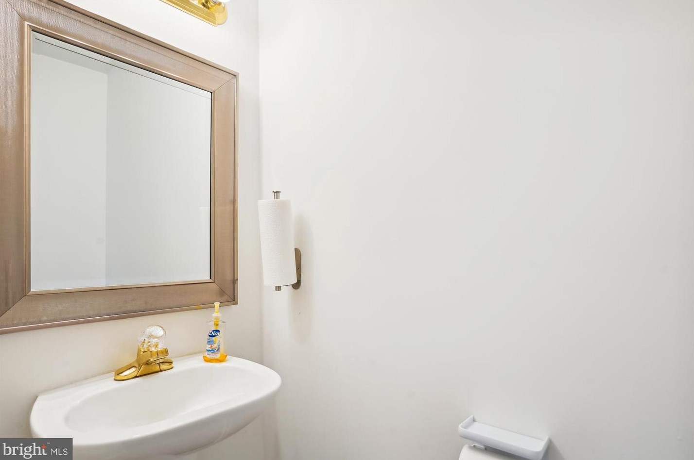 6 Sykes St, Gaithersburg MD  20877-3536 exterior