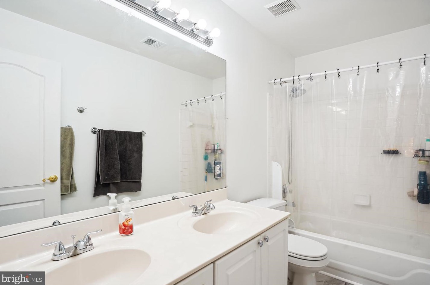 6 Sykes St, Gaithersburg MD  20877-3536 exterior