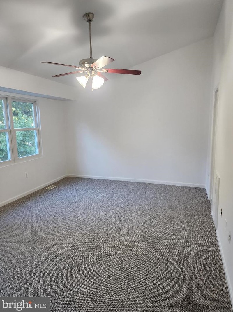 118 Kinsman View Cir, Silver Spring MD 20901-1661 exterior