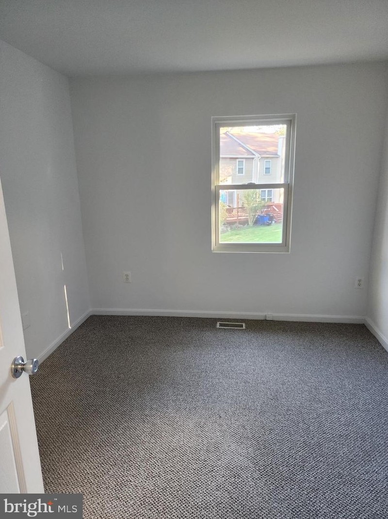 118 Kinsman View Cir, Silver Spring MD 20901-1661 exterior