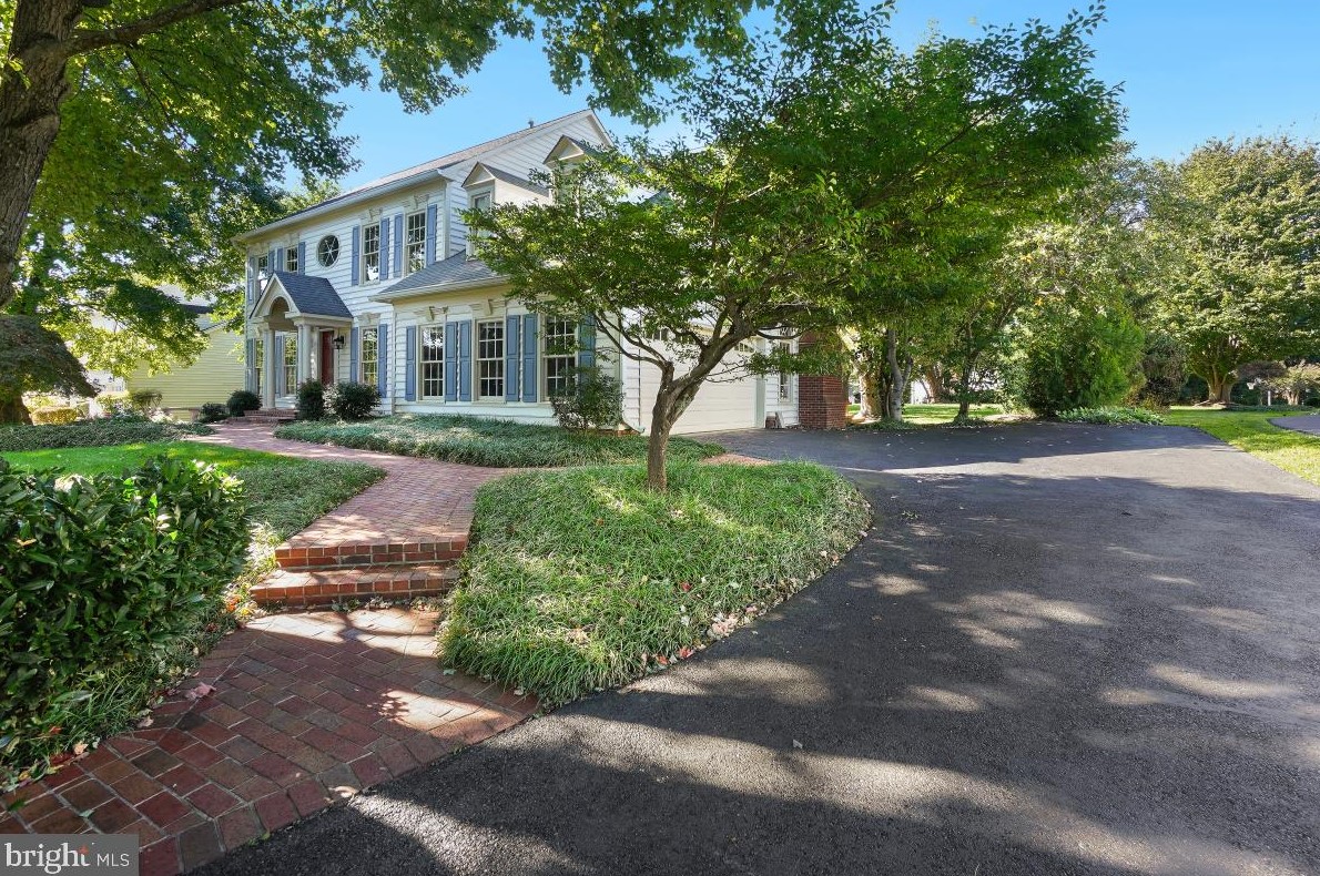 12916 Buckeye Dr, Gaithersburg, MD 20878