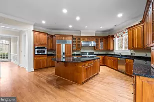 8605 Burning Tree Rd, Bethesda, MD 20817 - Photo 14