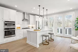 10302 Grosvenor Pl, Rockville, MD 20852 - Photo 8