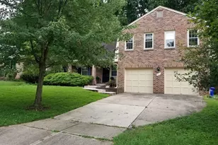 9918 E Derbyshire Ln, Bethesda, MD 20817 - Photo 2