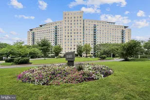 10401 Grosvenor Pl, Rockville, MD 20852 - Photo 42