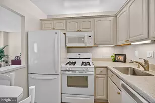 4515 Willard Ave, Chevy Chase, MD 20815 - Photo 8