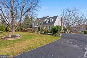 19105 Peach Blossom Ct, Gaithersburg, MD 20879 - Photo 2