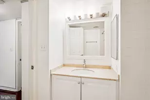 10101 Grosvenor Pl, Rockville, MD 20852 - Photo 26