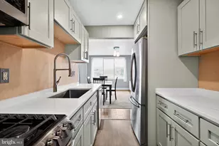 10201 Grosvenor Pl, Rockville, MD 20852 - Photo 4