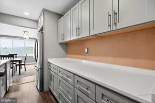 10201 Grosvenor Pl, Rockville, MD 20852 - Photo 6