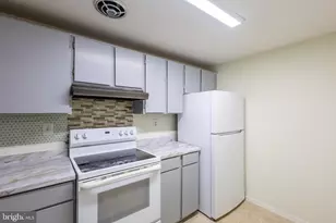 9469 Chadburn Pl, Gaithersburg, MD 20886 - Photo 14