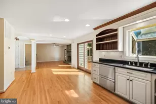 5704 Mossrock Dr, North Bethesda, MD 20852 - Photo 4