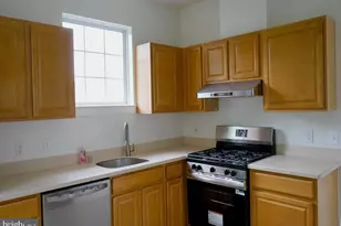 12004 Amber Ridge Cir, Germantown, MD 20876 - Photo 6