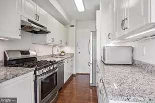 10500 Rockville Pik, Rockville, MD 20852 - Photo 4
