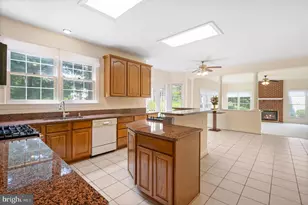 10604 Maplecrest, Potomac, MD 20854 - Photo 18