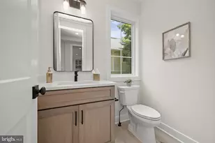 5104 Fairglen Ln, Chevy Chase, MD 20815 - Photo 12