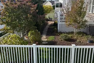 832 Butterfly Weed Dr, Germantown, MD 20876 - Photo 2