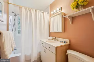 880 Azalea Dr, Rockville, MD 20850 - Photo 14