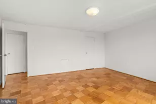 10201 Grosvenor Pl, Rockville, MD 20852 - Photo 14