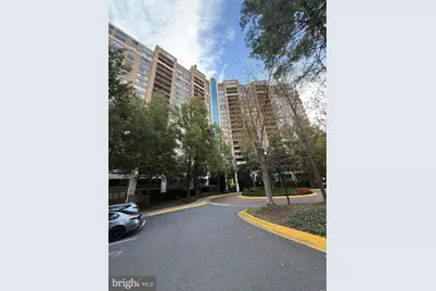 10101 Grosvenor Place #1006, Rockville, MD 20852 - Photo 2