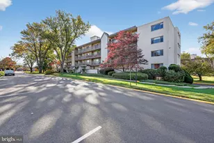 7400 Lakeview Dr, Bethesda, MD 20817 - Photo 2