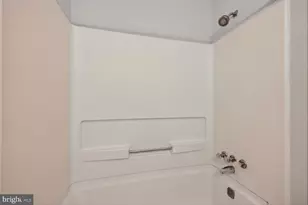 18318 Streamside Dr, Gaithersburg, MD 20879 - Photo 8