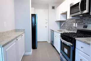 10401 Grosvenor Pl, Rockville, MD 20852 - Photo 6