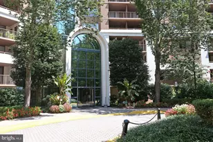 10101 Grosvenor Pl, Rockville, MD 20852 - Photo 2