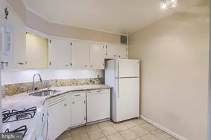 3535 Chevy Chase Lake Dr, Chevy Chase, MD 20815 - Photo 12
