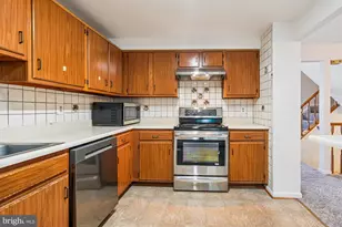 10602 Chisholm Landing Terrace, Gaithersburg, MD 20878 - Photo 2