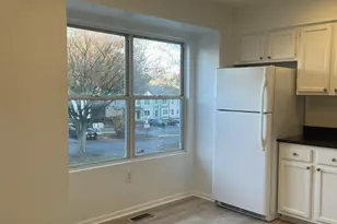 11206 White Barn Ct, Gaithersburg, MD 20879 - Photo 2